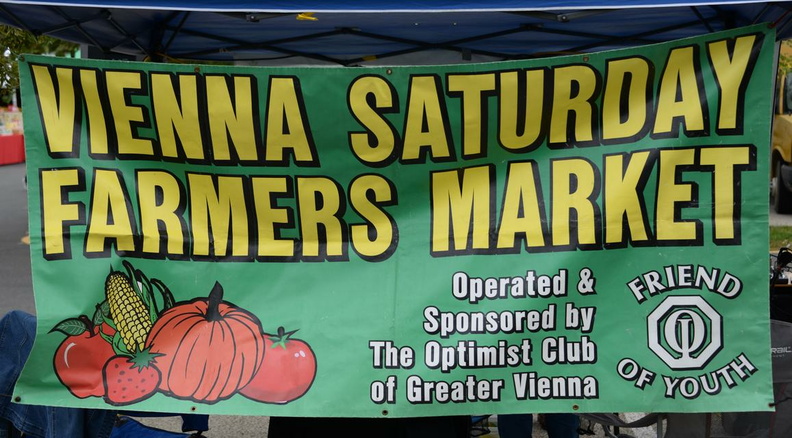 sign_vienna_farmers_market_1199_10oct20.jpg