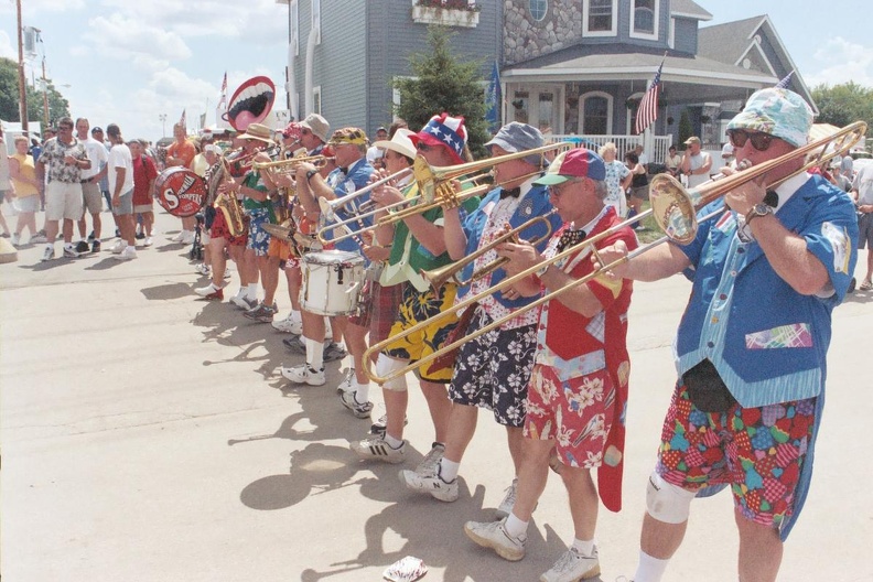 sidewalk_stompers_indianapolis_wisconsin_state_fair_010_dr_25sep03.jpg