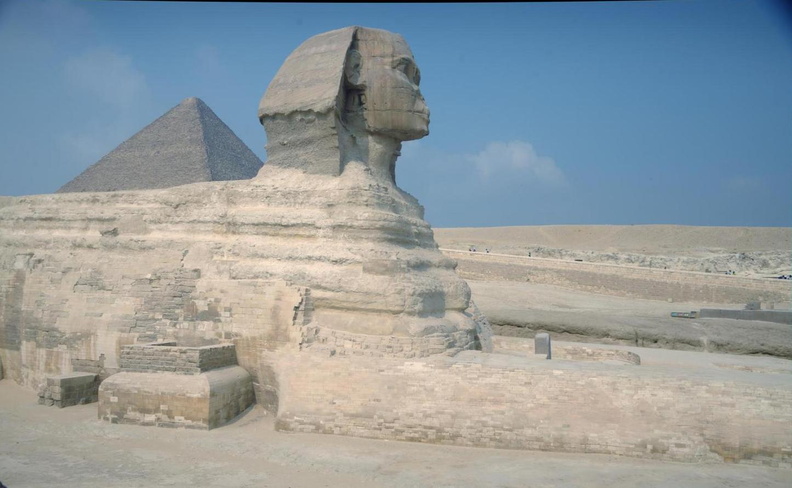 sphinx_pyramid_of_cheops_khufu_giza_7451_1nov23zac.jpg