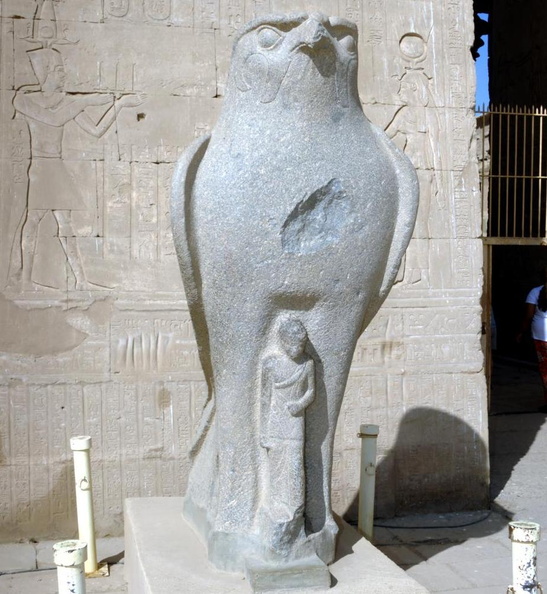 statue_of_horus_temple_of_edfu_8398_7nov23zac.jpg
