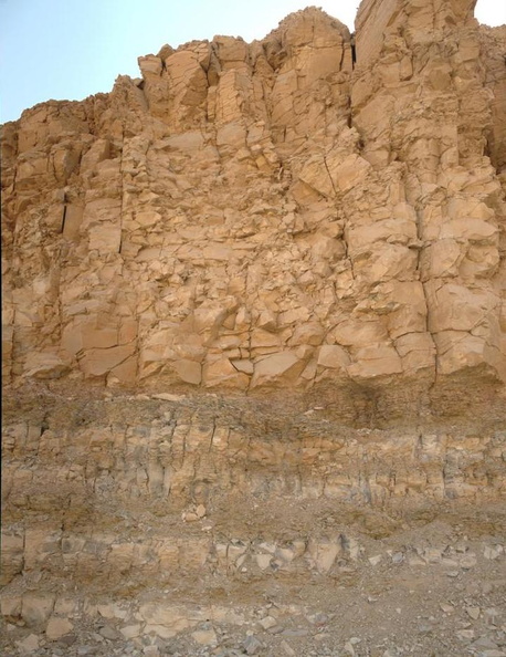contact top theben limestone bottom esna shale valley of the kings 8695 9nov23zabc