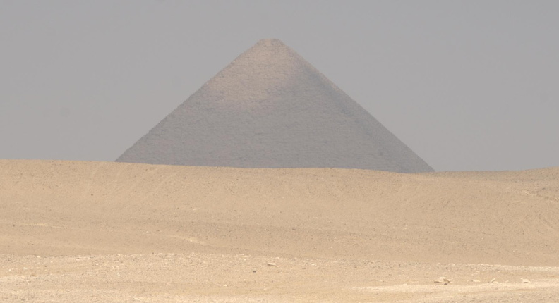 red_pyramid_from_bent_pyramid_dashur_saqqara_7570_2nov23zac.jpg