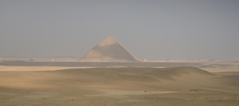 red_pyramid_from_bent_pyramid_dashur_saqqara_7539_2nov23zac.jpg