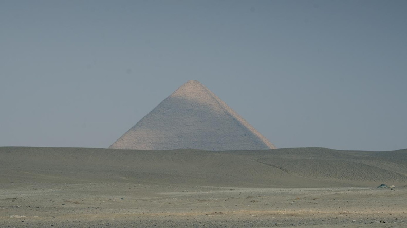 red_pyramid_from_bent_pyramid_dashur_saqqara_7564_2nov23zac.jpg